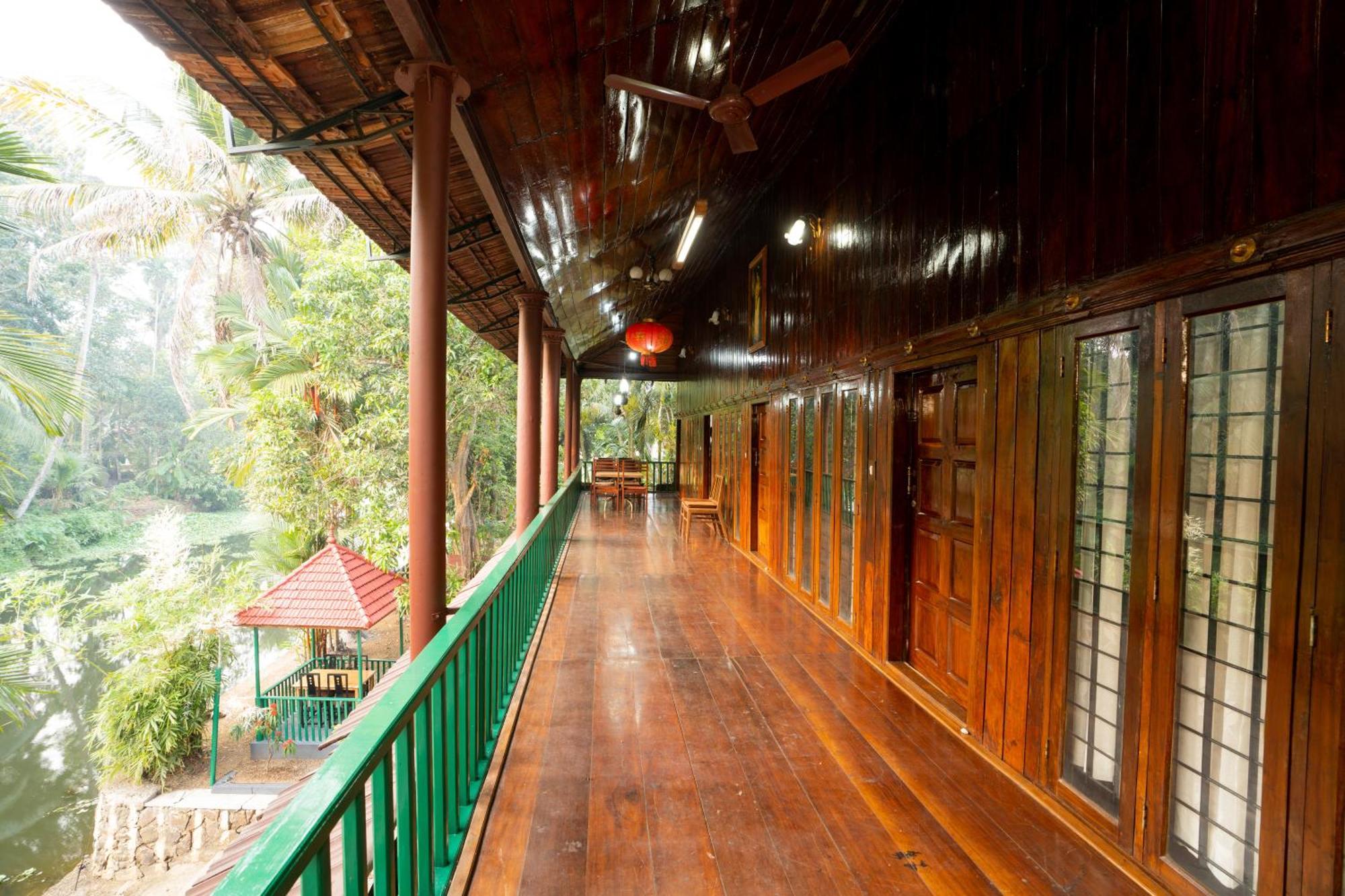 Hotel Garggi Backwater Retreat à Kottayam Extérieur photo