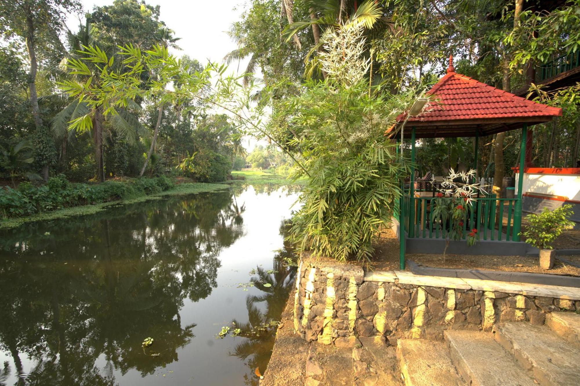 Hotel Garggi Backwater Retreat à Kottayam Extérieur photo
